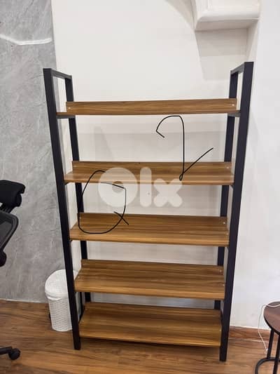 مكتب ١ وستندات ٤ للمنزل او للعرض مع طاولين وخزانة بيضاء