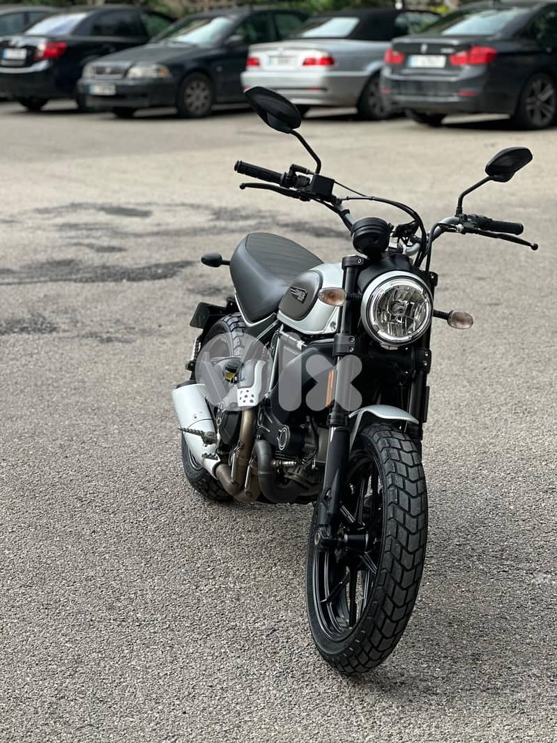 Like new Ducati Scrambler with very low mileage 3