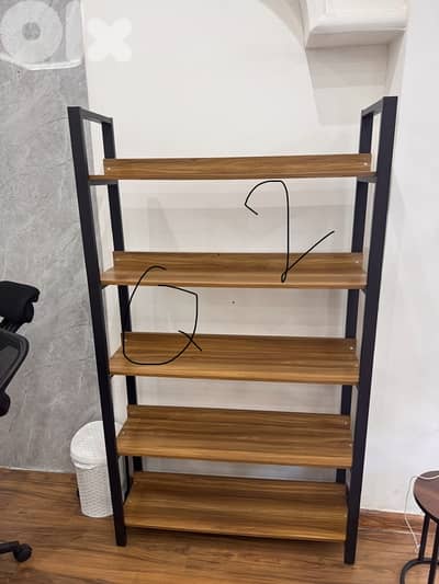 مكتب ١ وستندات ٤ للمنزل او للعرض مع طاولين وخزانة بيضاء و٣ كراسي مكتب