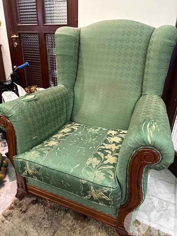 Sofa Set – Needs Restoration طقم كنبايات بحاجة ترميم 2