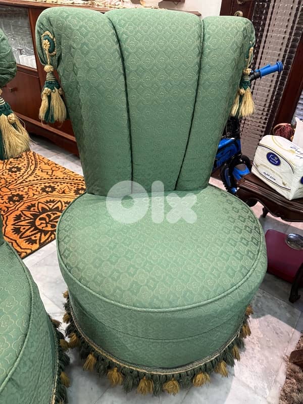 Sofa Set – Needs Restoration طقم كنبايات بحاجة ترميم 4