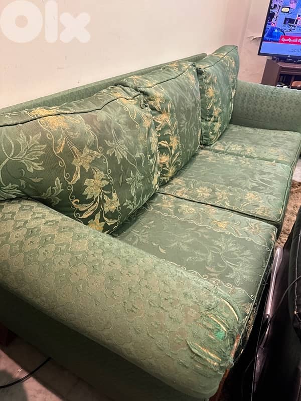 Sofa Set – Needs Restoration طقم كنبايات بحاجة ترميم 7