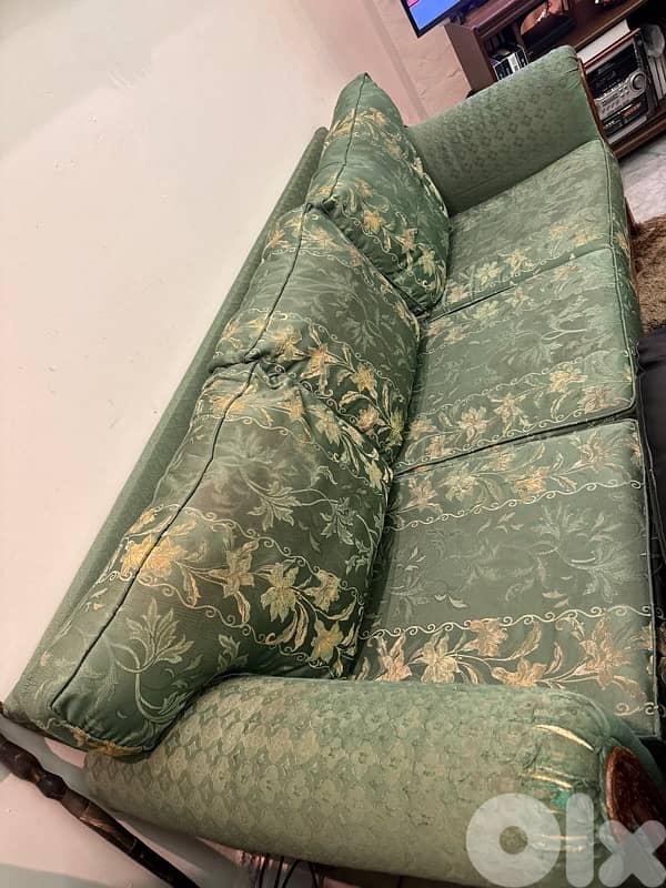 Sofa Set – Needs Restoration طقم كنبايات بحاجة ترميم 8