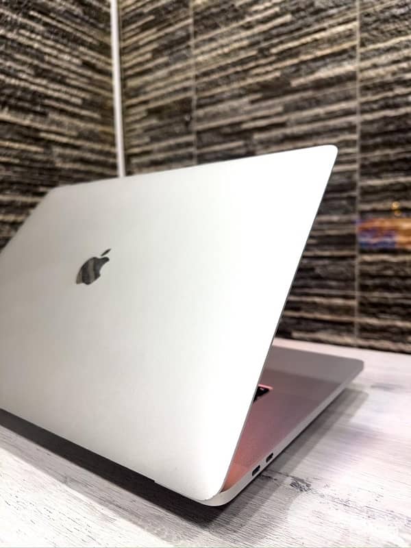 macbook pro 1