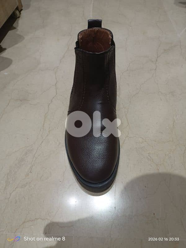 barely used leather shoes 1