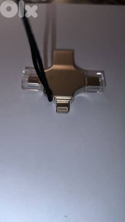 USB 4 PORTS IN ONE. 1 TB STORAGE