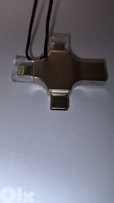 USB 4 PORTS IN ONE. 1 TB STORAGE 1