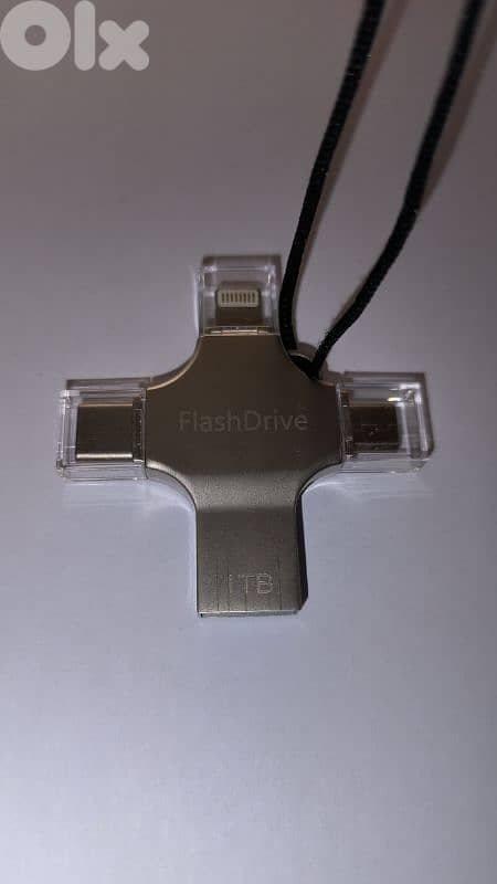 USB 4 PORTS IN ONE. 1 TB STORAGE 2