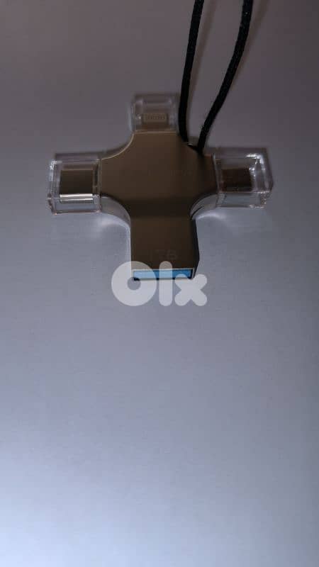 USB 4 PORTS IN ONE. 1 TB STORAGE 3