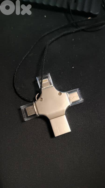 USB 4 PORTS IN ONE. 1 TB STORAGE 4