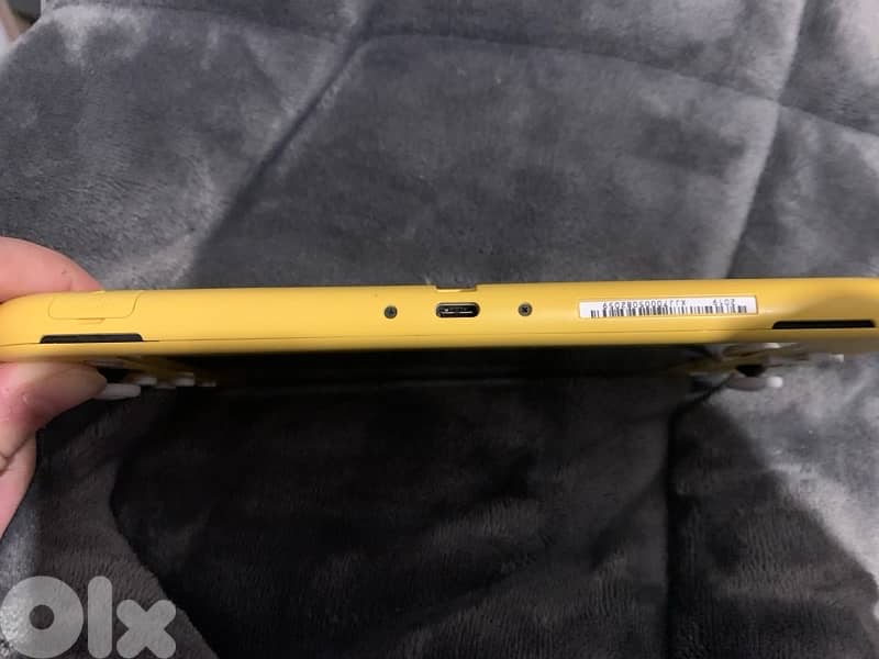 Nintendo Switch Lite 4