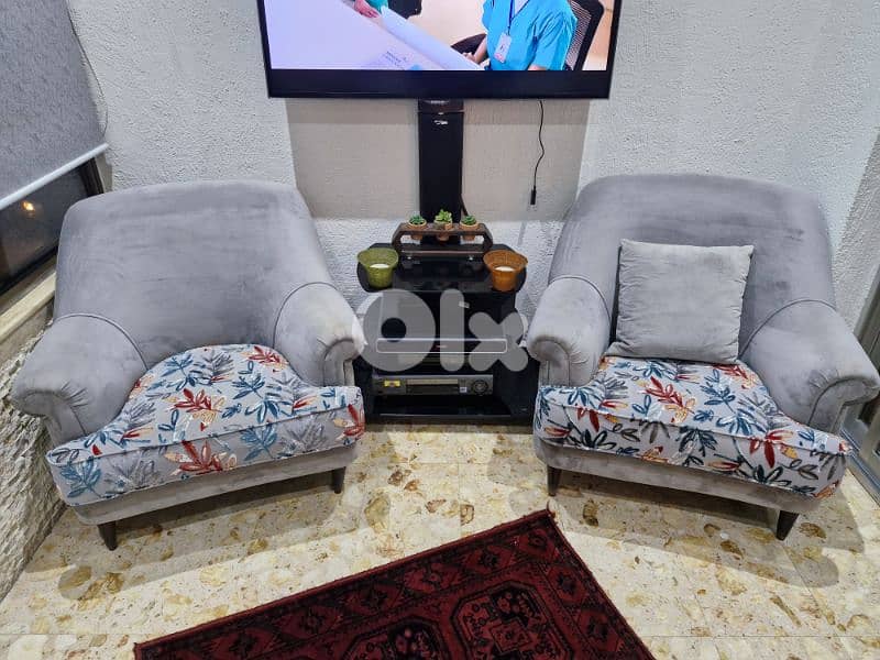 living room 5 pieces 3