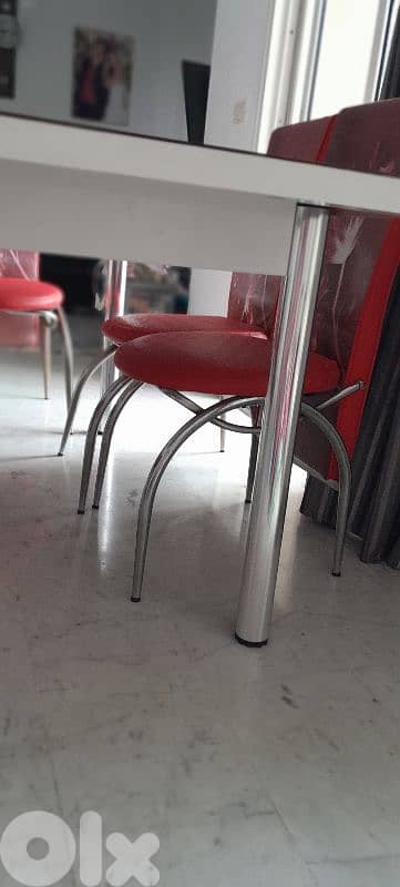 dining and chairs room 1