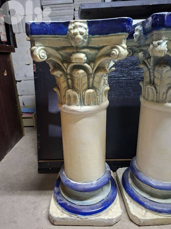 4 architectural columns 1