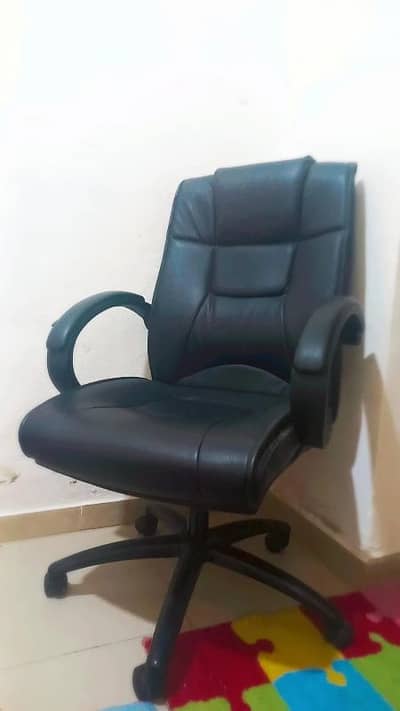 كرسي مكتب