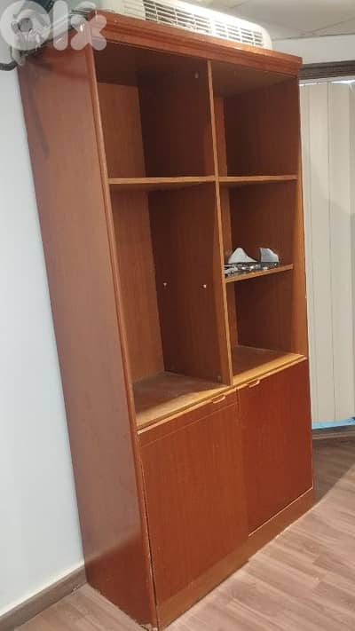 خزانة للبيع