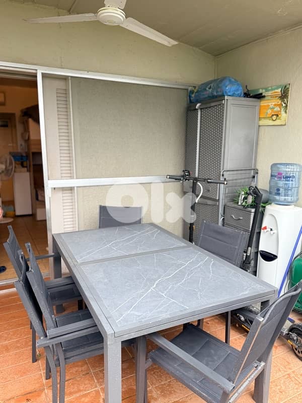 aluminium table with 6 chairs 1