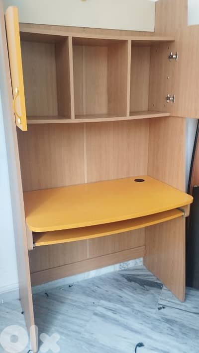 طاولة كمبيوتر