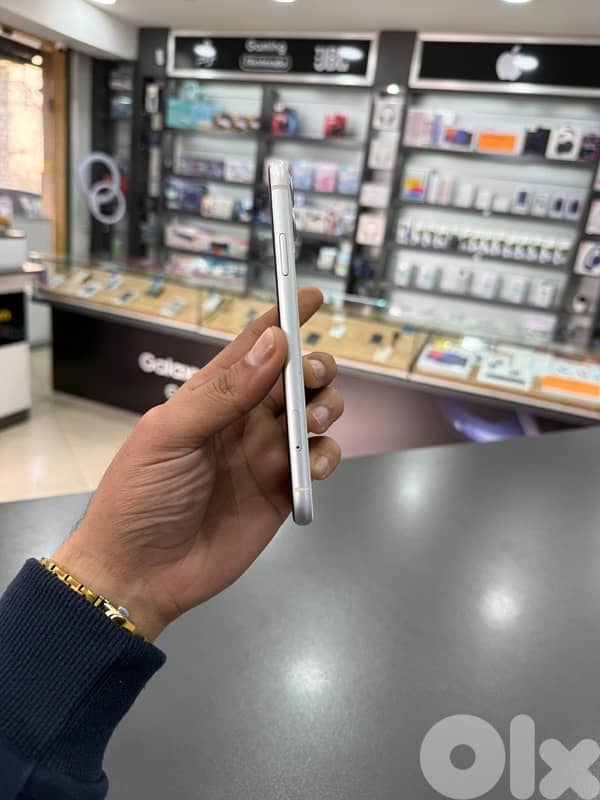 IPHONE 11 64GB USED 1