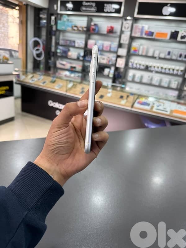 IPHONE 11 64GB USED 2