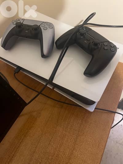 ps5 slim used 2 contorllers