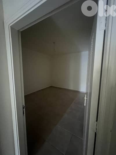 شقة للايجار دوحة عرمون 400 دولار