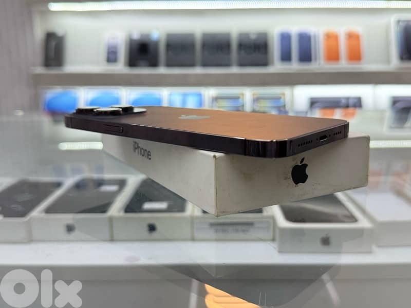 Available 17 pro 256 Gb 1 sim Like new 2