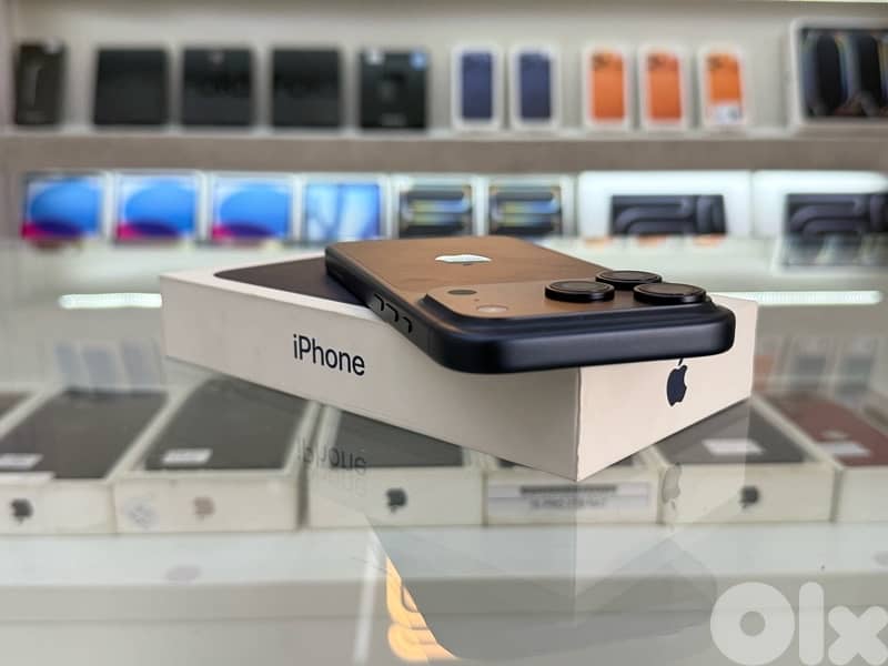 Available 17 pro 256 Gb 1 sim Like new 3