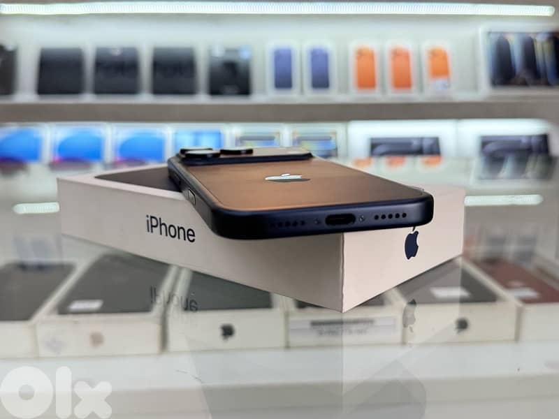 Available 17 pro 256 Gb 1 sim Like new 4