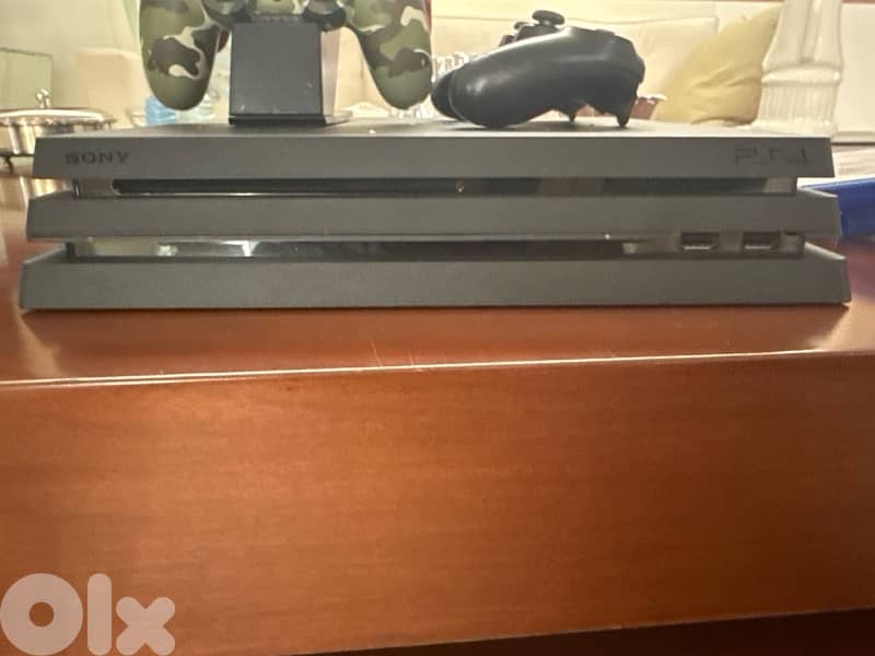 PS4 PRO 1 TB , 3 Controllers , 3 games , Charging stand 4