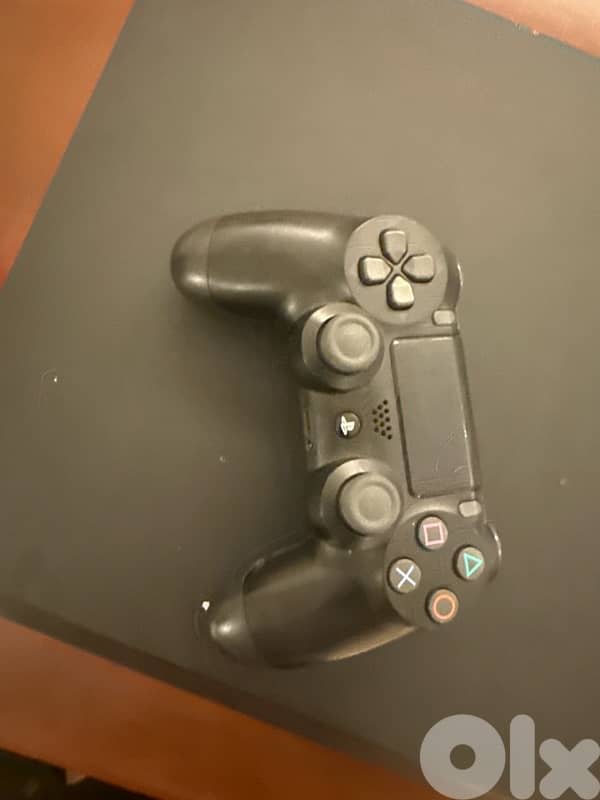 PS4 PRO 1 TB , 3 Controllers , 3 games , Charging stand 6