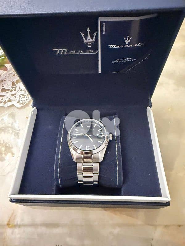 Maserati original watch , barely used , working perfectly 3