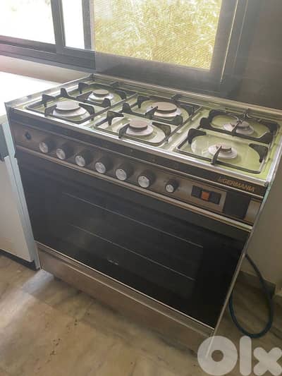 غاز إيطالي ٦ عيون و فرن كبير