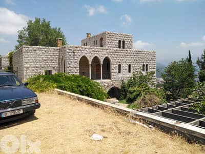 castle for sale in ballouneh قصر للبيع في بلونة