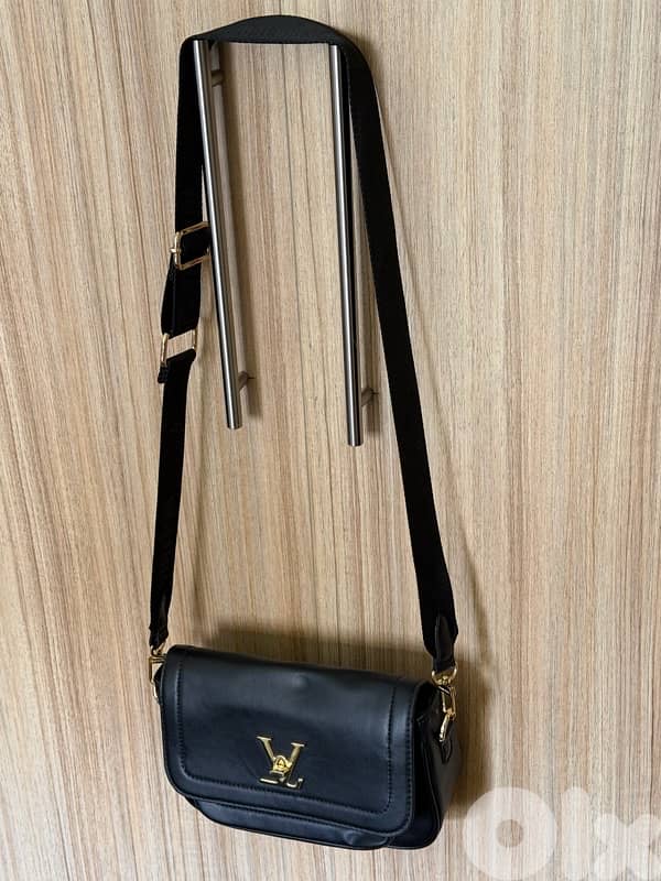 LV class A handbag 1