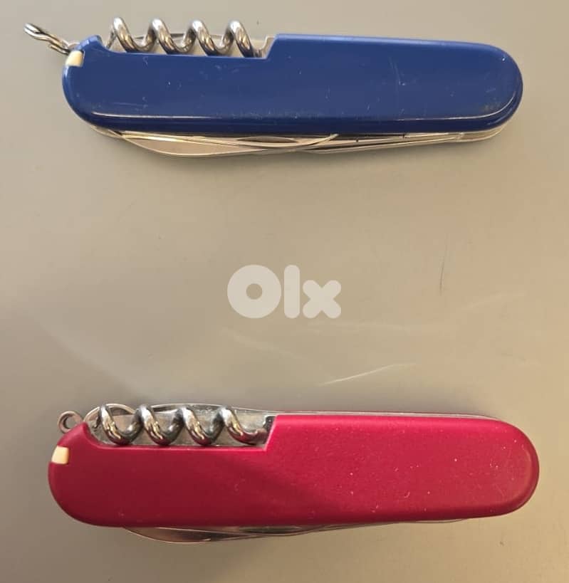 2 Swiss Victorinox 1