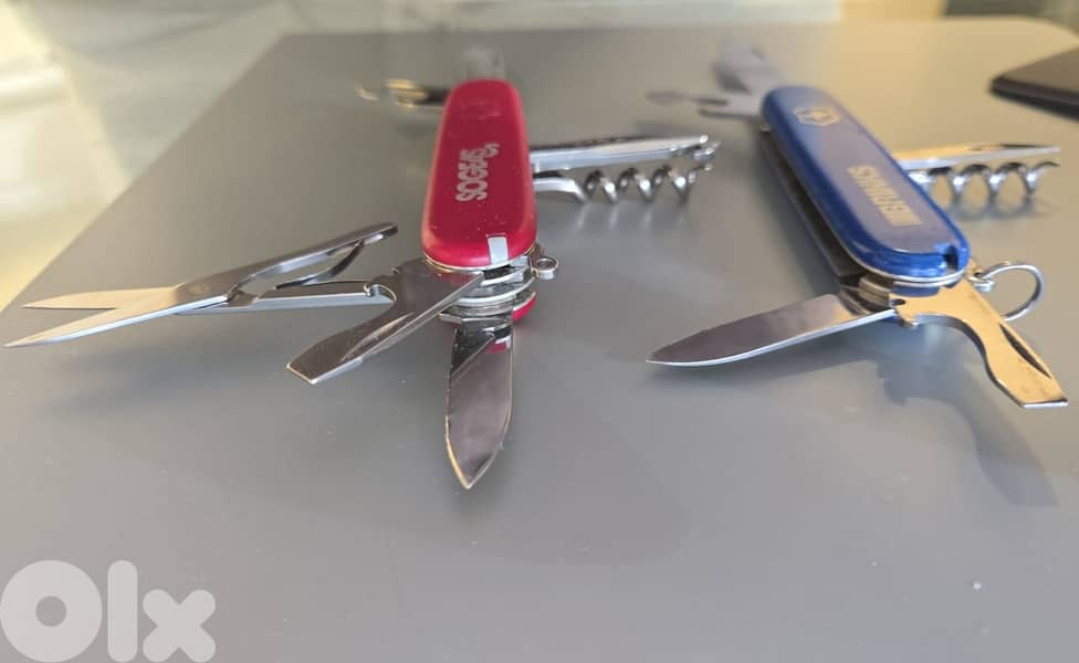 2 Swiss Victorinox 4