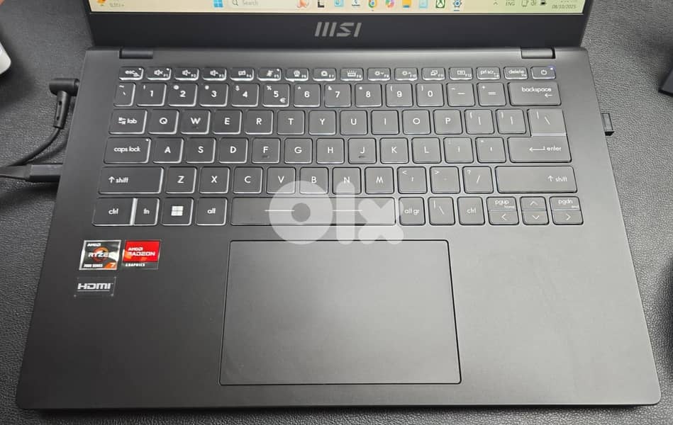 MSI Laptop 13.5"  Black 2