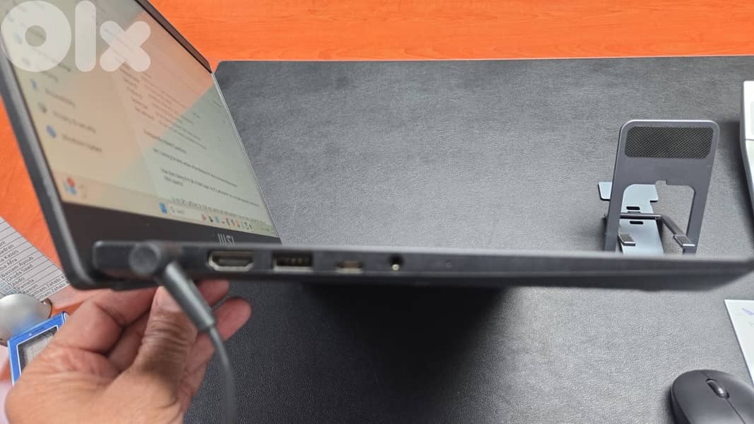 MSI Laptop 13.5"  Black 4