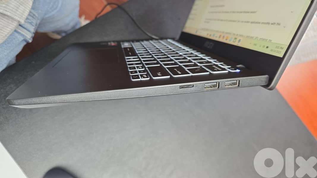 MSI Laptop 13.5"  Black 5