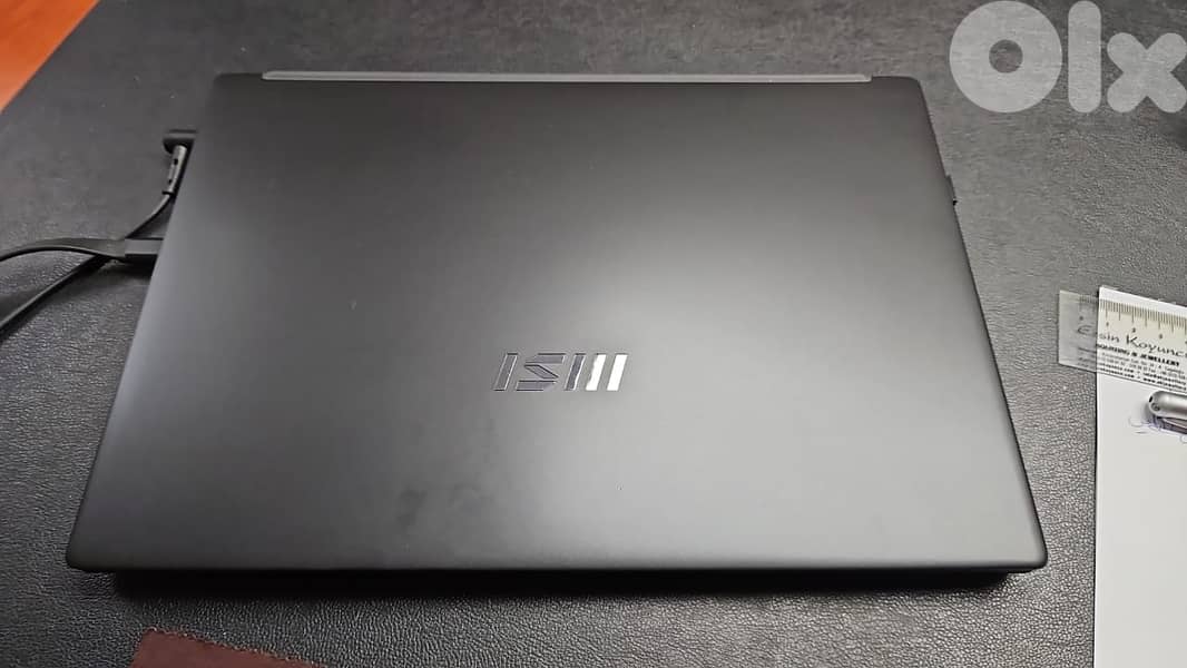 MSI Laptop 13.5"  Black 6