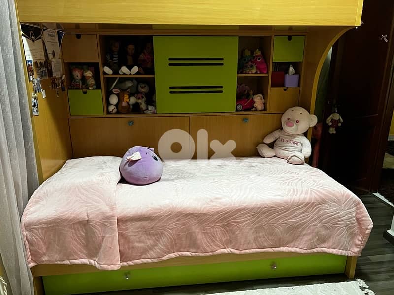 bedroom set in excellent condition 1