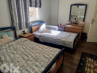 2 kids beds + 2 mattresses + Comodine + side table