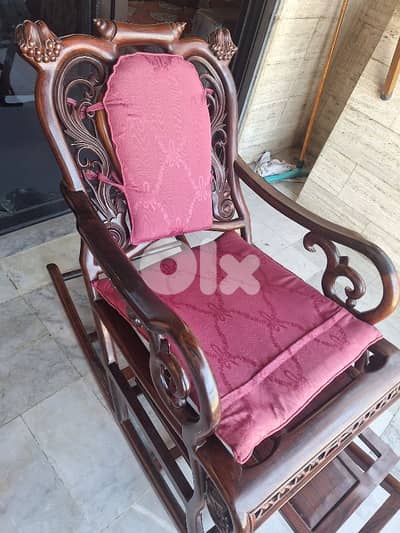 كرسي هزاز خشب ورد انتيك فخمة جدا حفر من الروائع مميزة للغاية