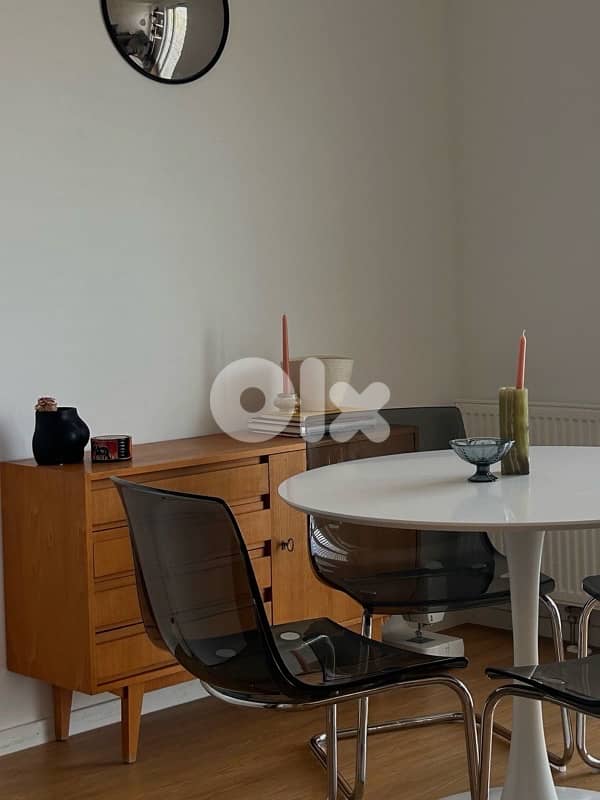 white round dining table 1