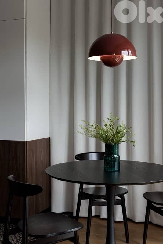 round black dining table 1