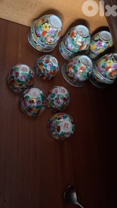 فناجين قهوة بزخاريف صينية قديمة