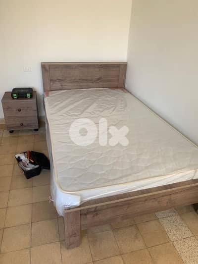 تخت مفرد ونص مع فرشة جديدة من المعمل