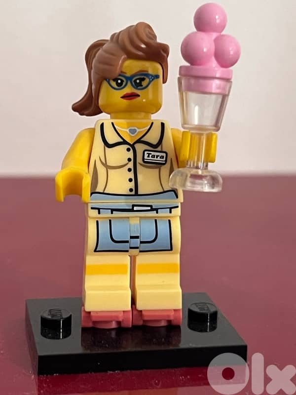 11 Lego Minifigures from various series 9