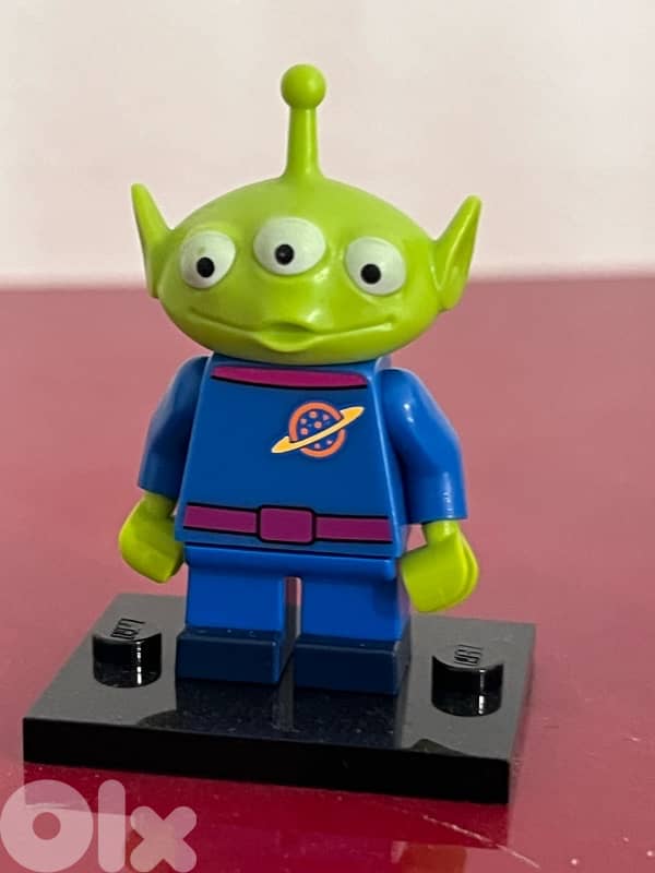 11 Lego Minifigures from various series 10